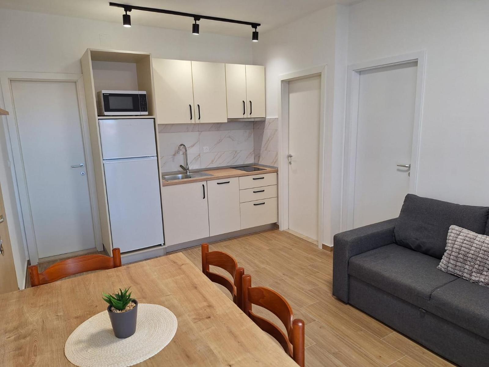 Apartmani Marino プリヴラカ エクステリア 写真
