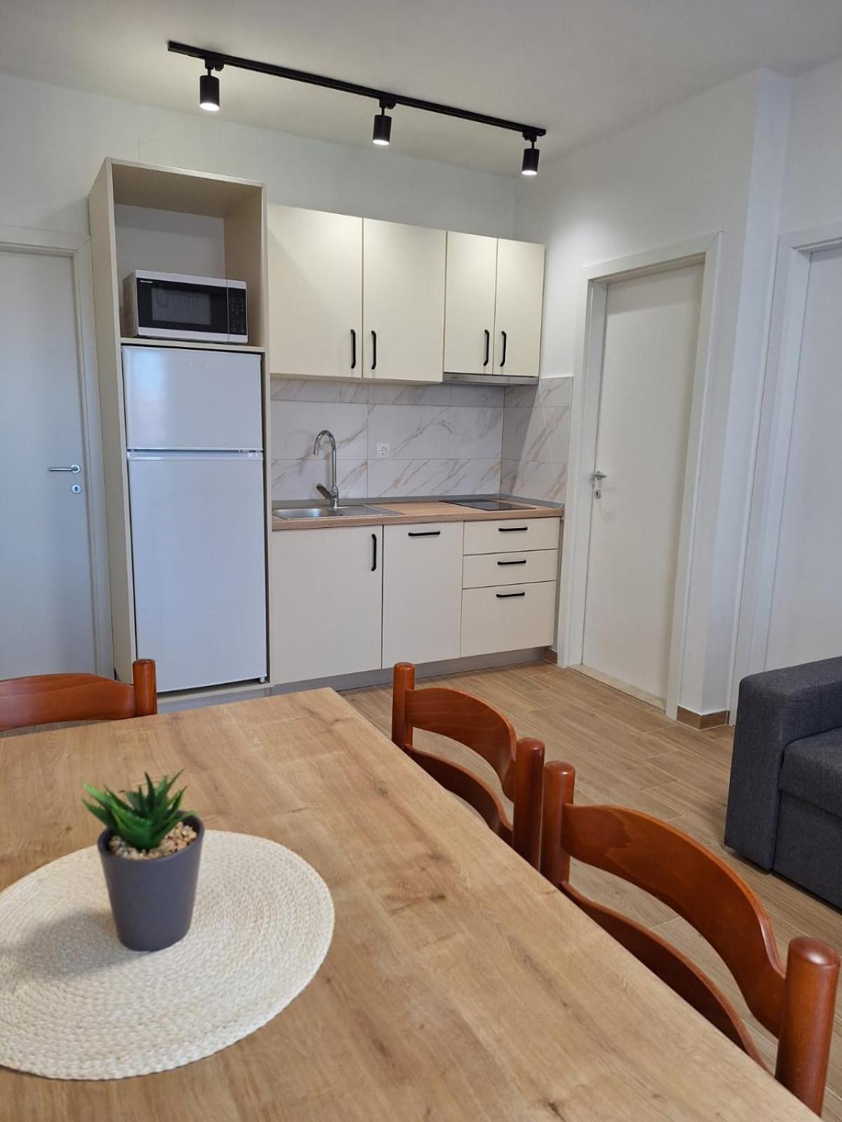 Apartmani Marino プリヴラカ エクステリア 写真